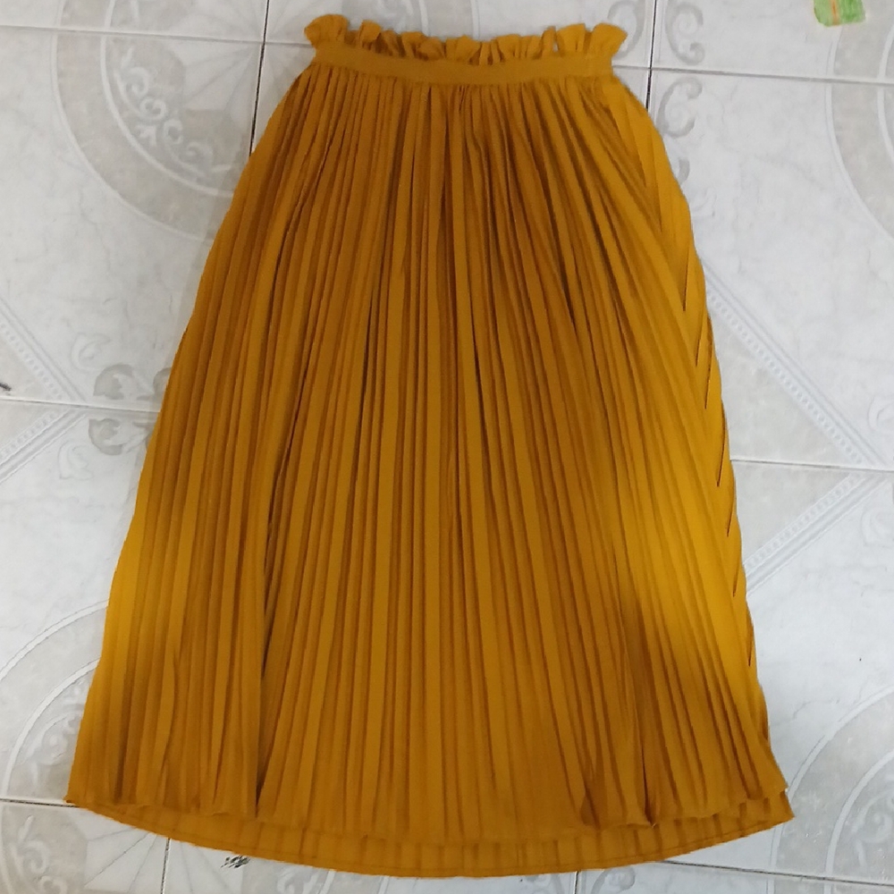 Elegant Mustard Pleated Skirt